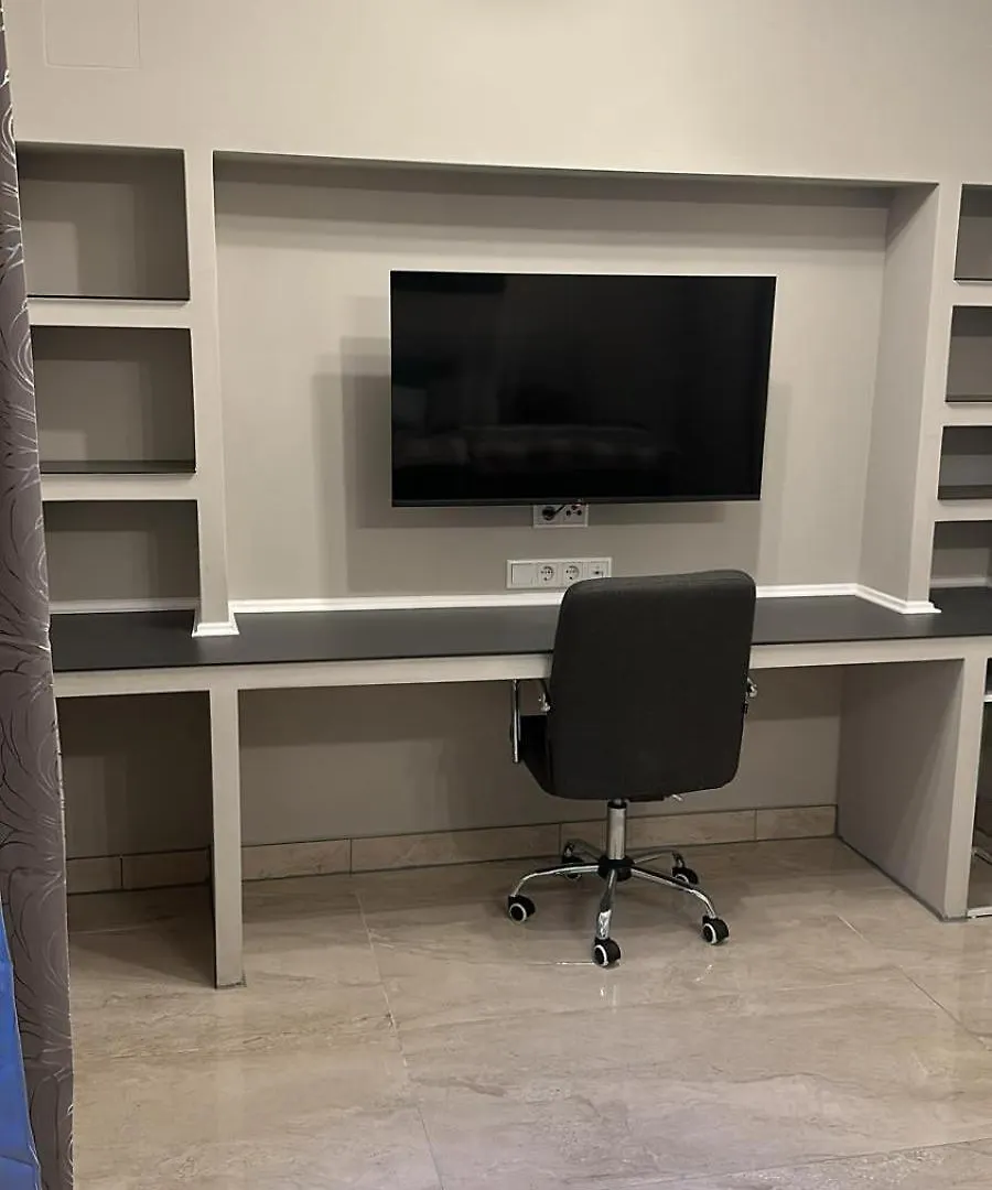 One Room Apartment With Kitchen, And Private Bathroom Near To S8 Train Line München